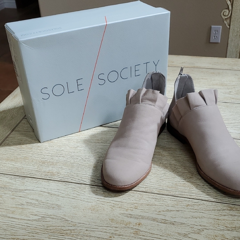 Sole Society Smokey Taupe Ankle Booties Minimalist Design